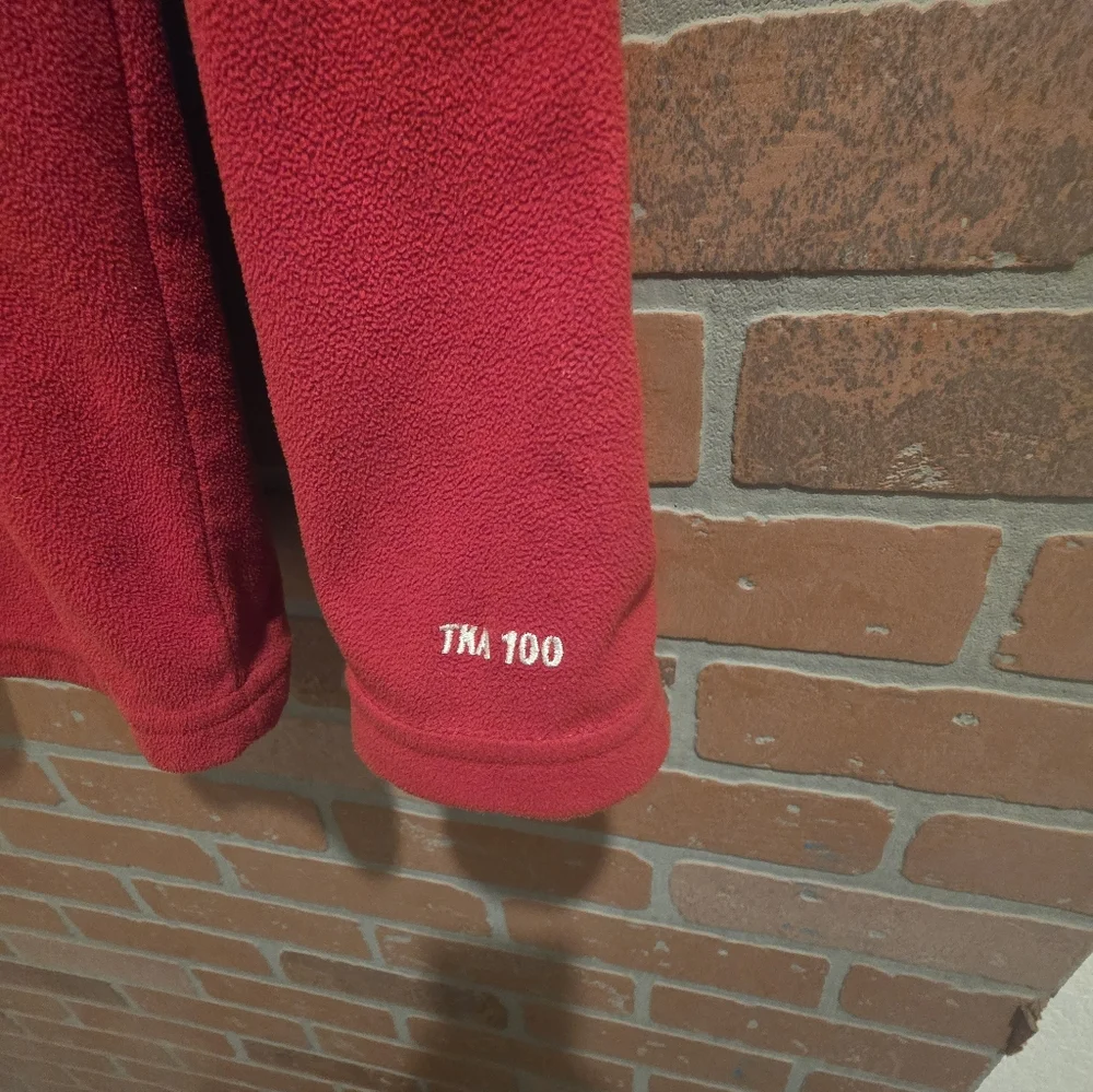 The North Face Mens  Red Fleece Pullover Medium.    ‎        Sku 98